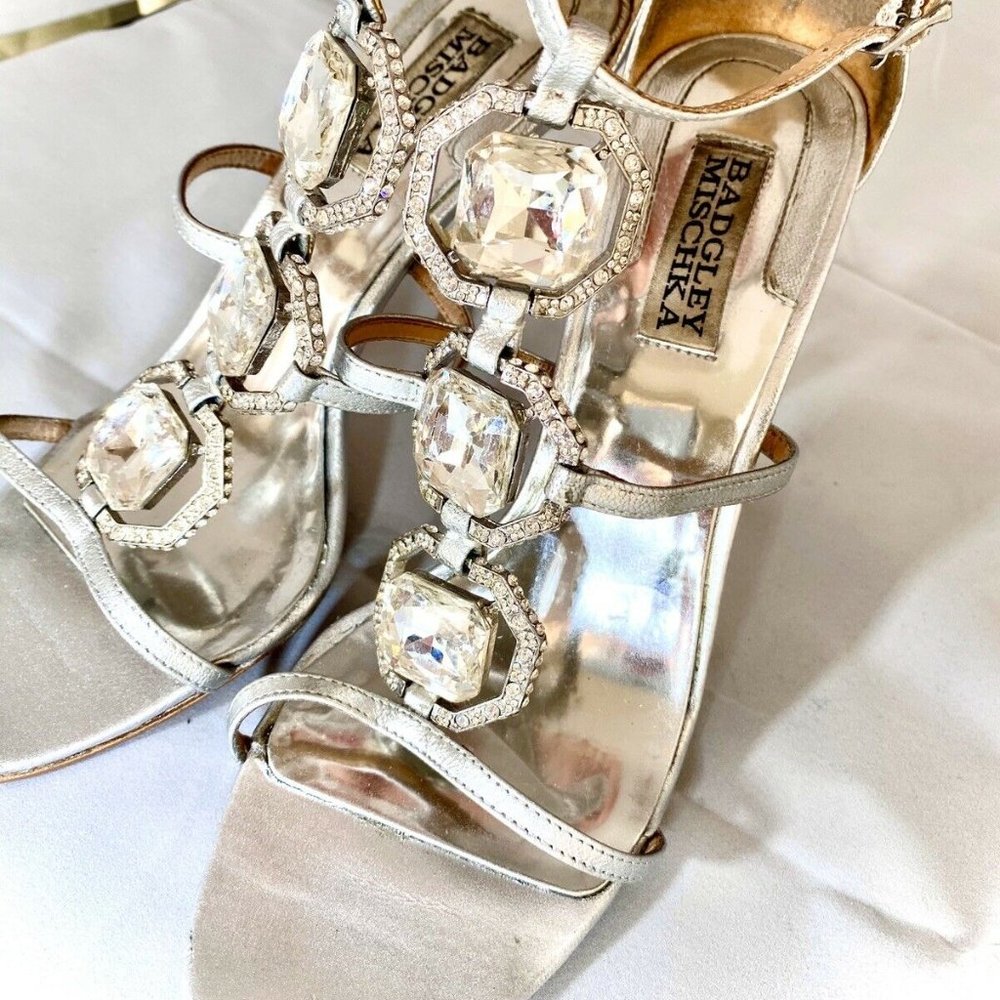 Badgley Mischka Pumps Electric / Metallic Size 8.
